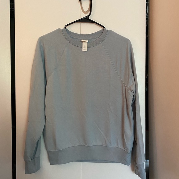 Light Blue H&M Crewneck - Picture 3 of 3